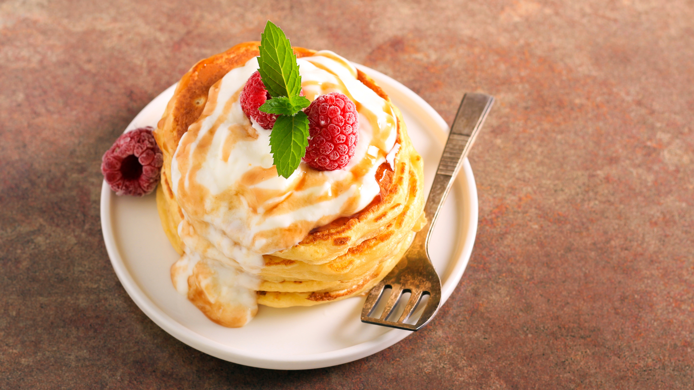 🥞 Hafer-Pancakes mit Himbeeren, Erdbeeren & Joghurt – dein fruchtiger Energie-Booster