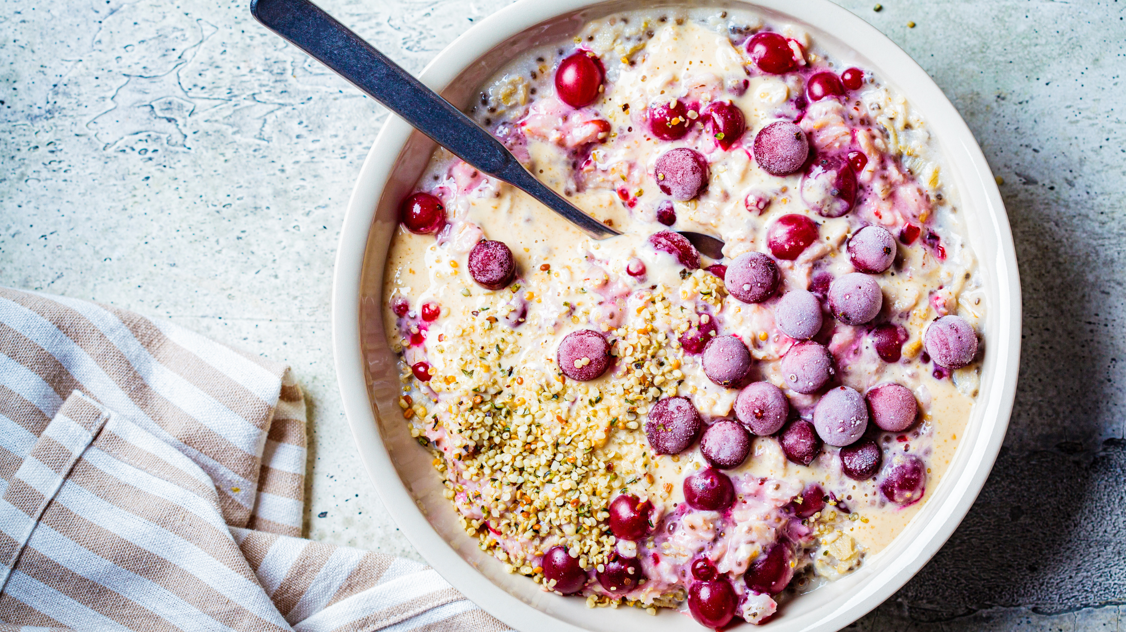 Rezept der Woche: Deep-Sleep Tart Cherry Recovery Bowl (Fettstoffwechsel & Regeneration)