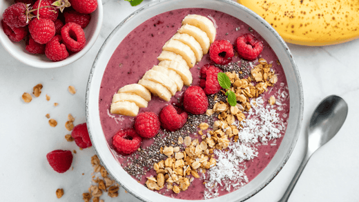 🍌 Bananen-Smoothie Bowl mit Acai & Chiasamen – Der perfekte Start in den Tag für Ausdauersportler 🚴‍🏃‍