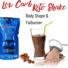 "NOM Basic Low Carb Keto Shake Schokolade, Body Shape & Fatburner, präsentiert mit Shake und Mandeln."